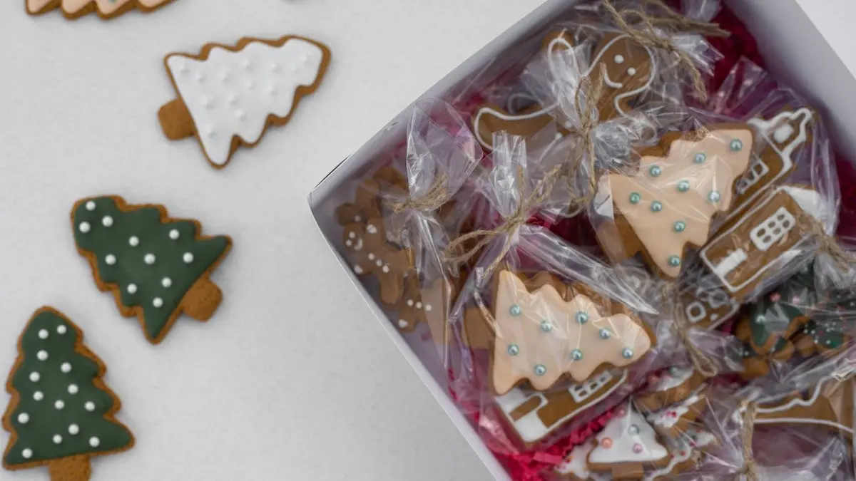 Caixa de biscoitos de Natal, produto de data que entra na conta de quanto ganha uma confeiteira autônoma