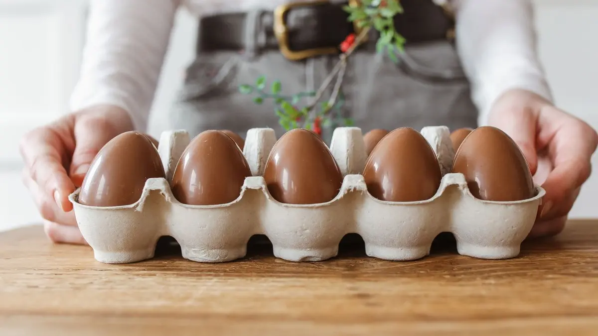 Ovos de Páscoa de chocolate prontos pra venda